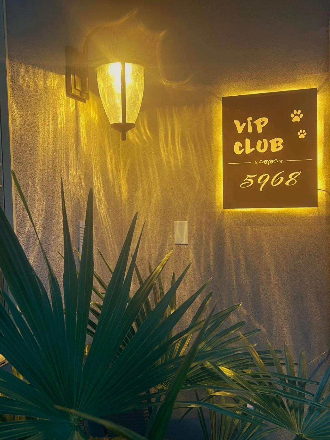 Апартаменти V.I.P. Club Суррей Екстер'єр фото